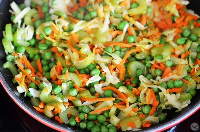 how to make chicken lo mein at home.