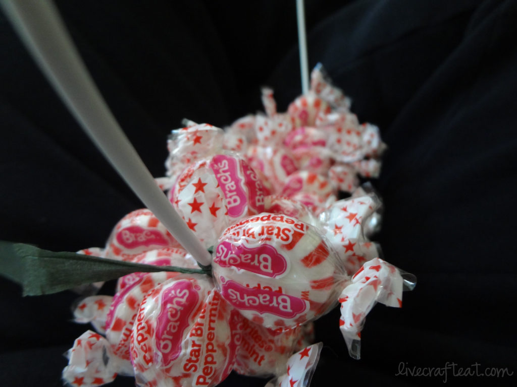 How To Make A Candy Wreath Craft For Christmas 