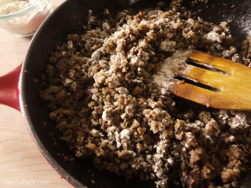 homemade gravy for gravy and biscuits.