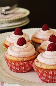 recipe for raspberry lemonade cupcakes from six sisters' stuff (book review)