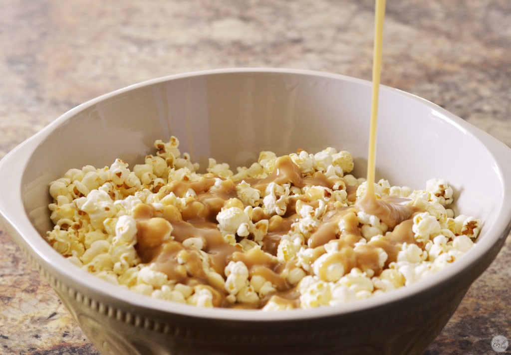 super easy homemade caramel popcorn. i love this stuff!