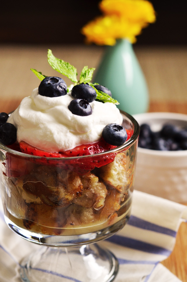 mini french toast trifles - a cute, fun, and delicious breakfast idea!!