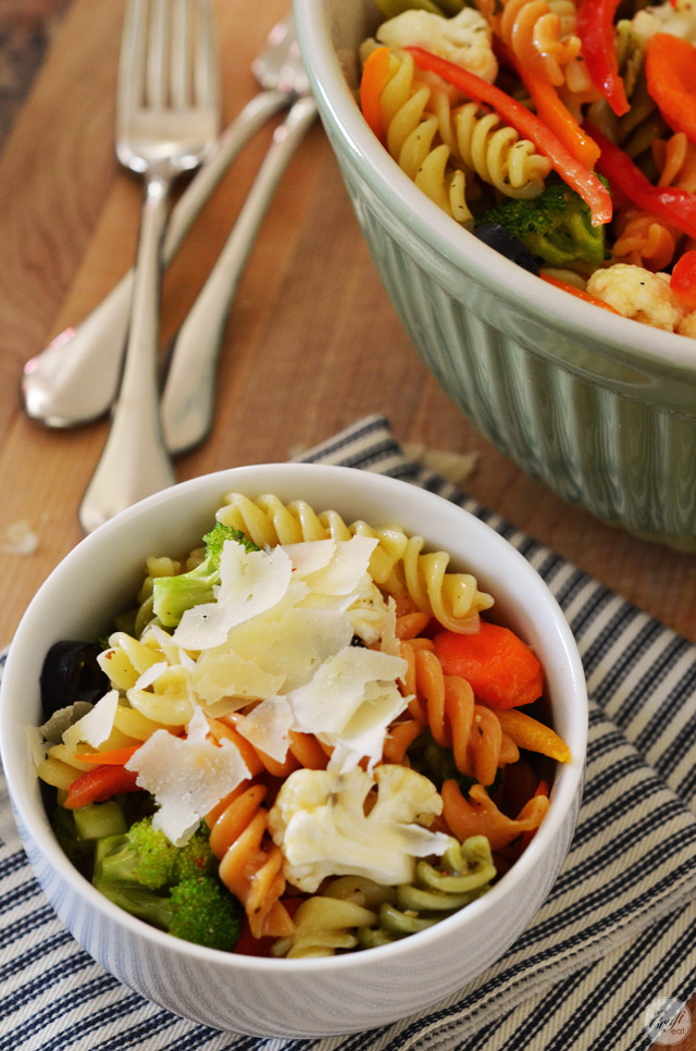 easy, flavorful, and colorful pasta salad. great for lunch, or as a side. so yummy!