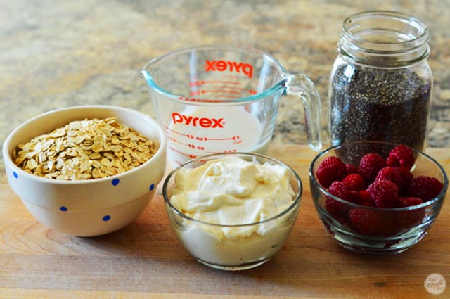 ingredients for the easiest overnight/refrigerator oatmeal. so, so simple yet tasty!