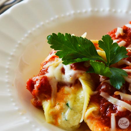 cheese-stuffed jumbo pasta shells