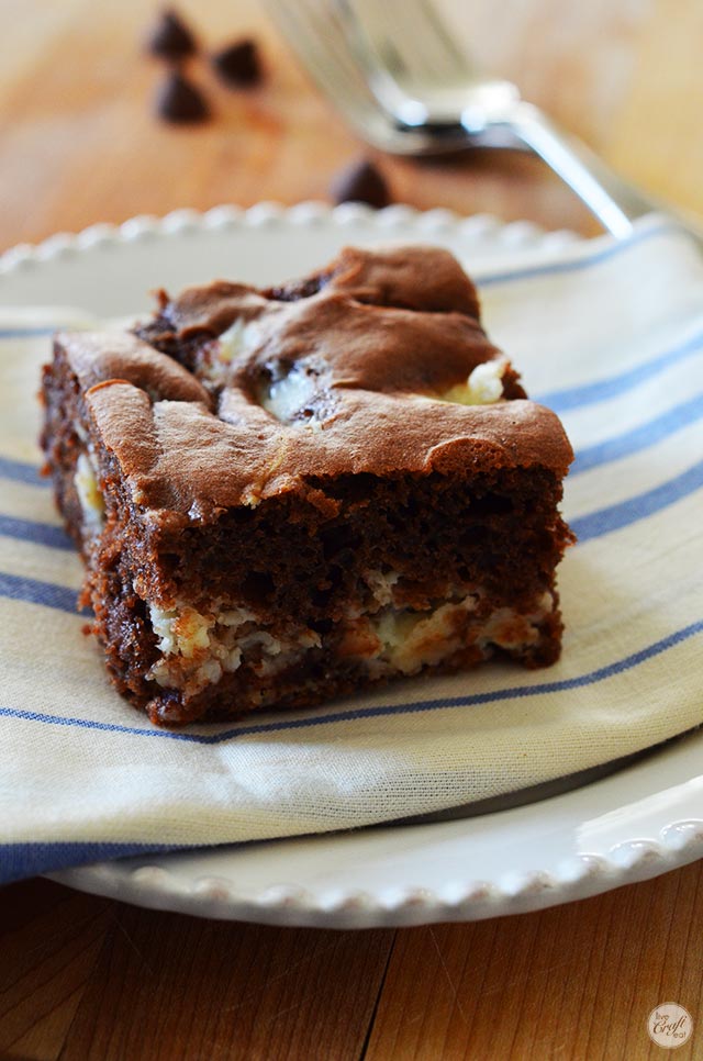 4-ingredient chocolate cream cheese cake bars. the easiest and most delicious thing you will ever make!