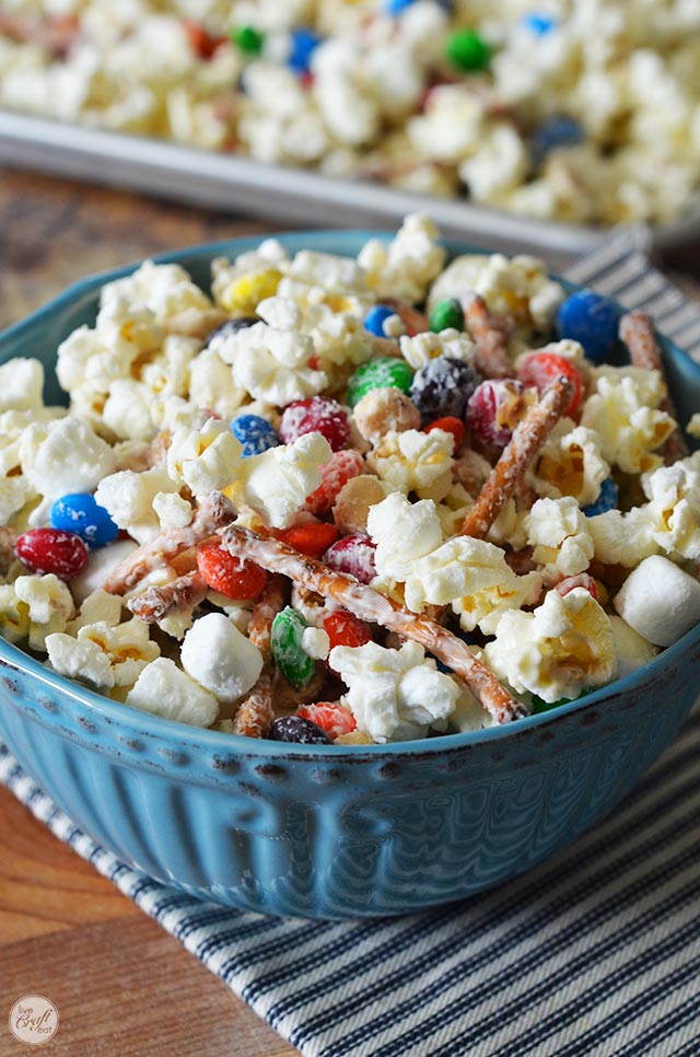 the best movie night popcorn - white chocolate candy popcorn mix!