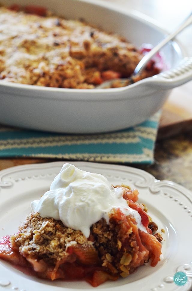 a favorite springtime recipe - rhubarb crisp!