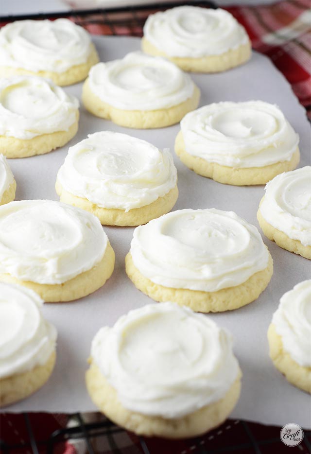 the best cream cheese cookie + cream cheese icing recipe! super easy and sooooo delicious!