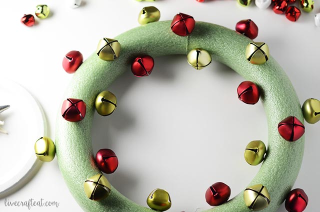 how to make a bell wreath for the holidays