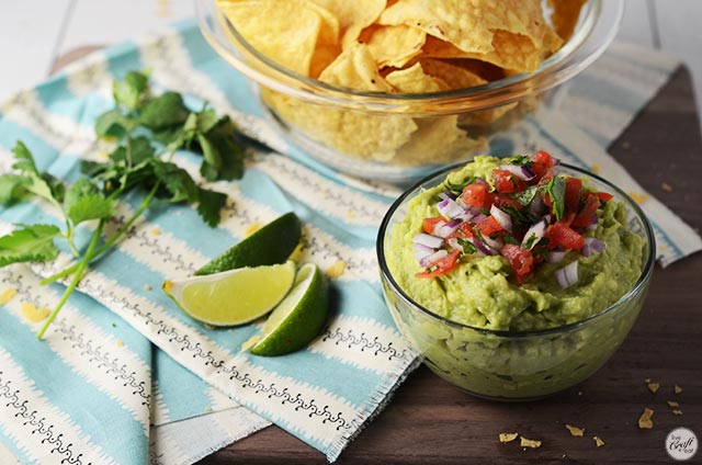 3 ingredient homemade guacamole in 5 minutes