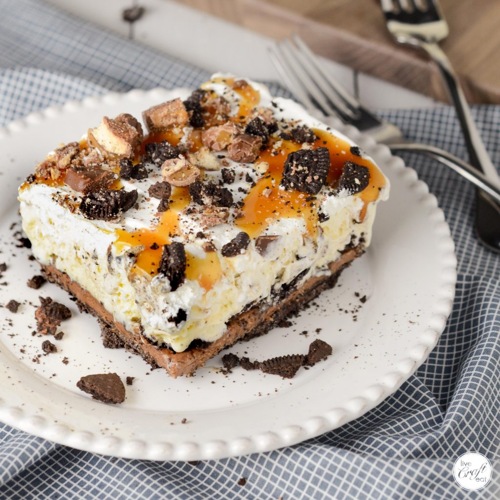 amazingly simple and delicious oreo crusted ice cream cake. perfect for summer!