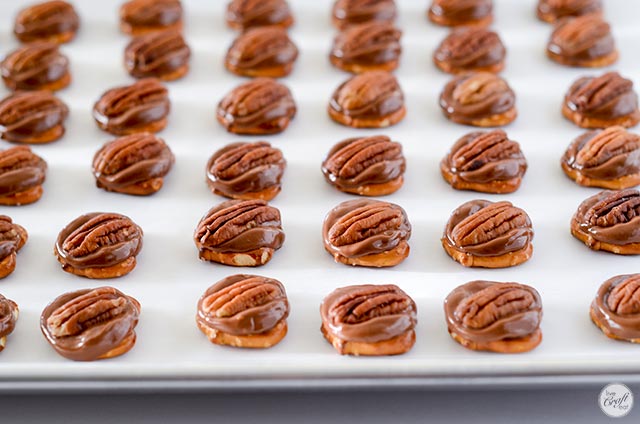 easy caramel pretzel rolo turtles